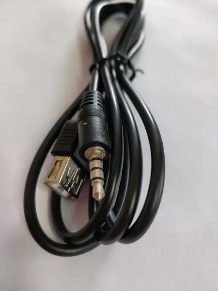 Aux to USB Female 1.5m - Image 2